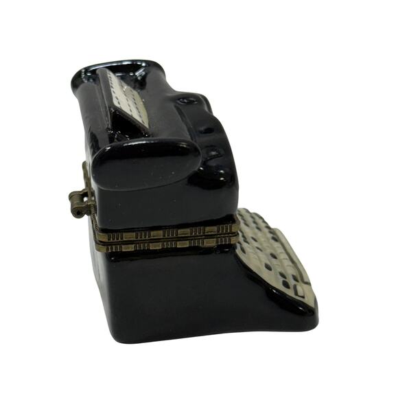 Limoges-Style Porcelain Hinged Trinket Box. - Picture 4 of 6